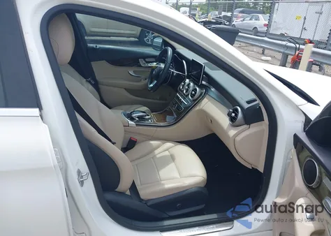 2016 Mercedes-Benz C 300 Luxury/Sport z USA, uszkodzony, nr VIN 55SWF4JB8GU096616